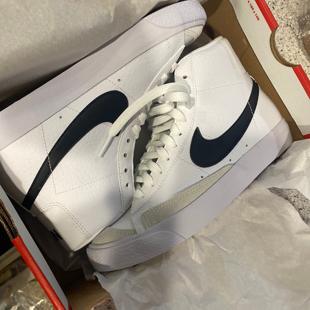 Brand new Nike blazer mid77